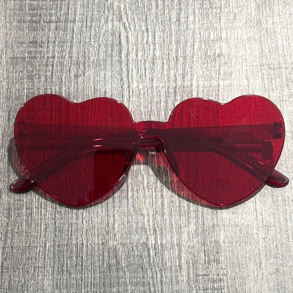 💞 New Red Heart Shaped Novelty Sunglasses